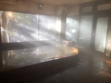 冬の温泉湯けむり